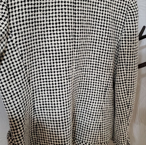 Womans Black and White Jacket - Picture 4 of 9